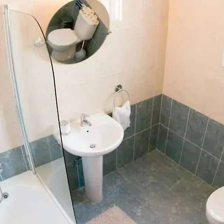 Alysia By Ezoria Willa